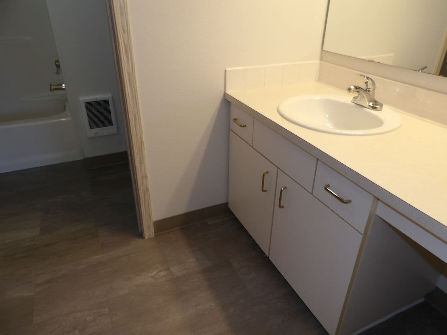 Ridgefield Apartment: 2019 NE 179th St