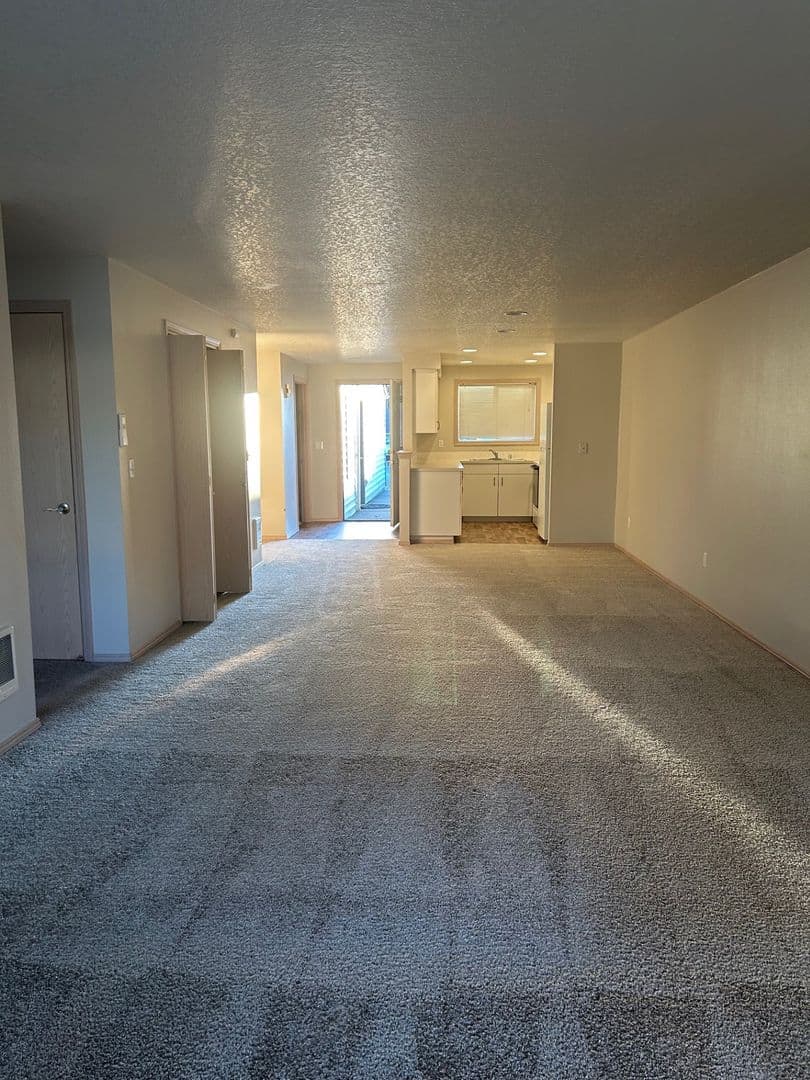 Ridgefield Apartment: 2019 NE 179th St