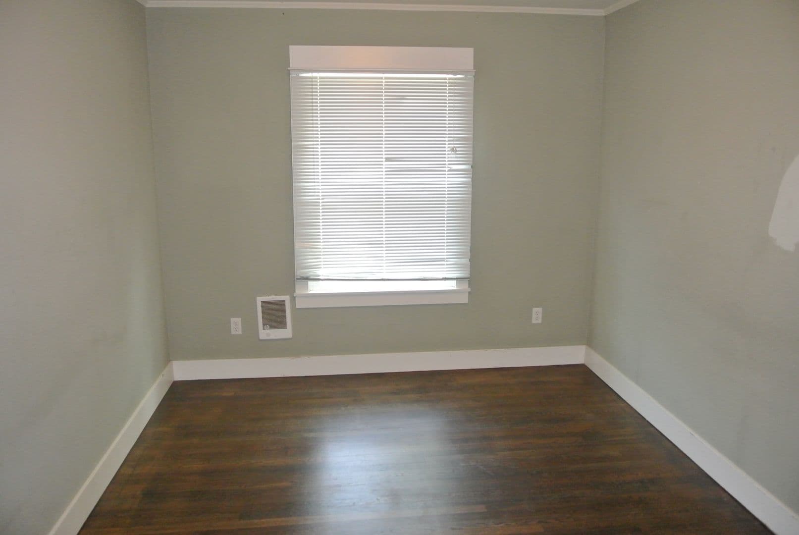 Vancouver Apartment: 3604 - 3606 - 3608 - 3610 E Evergreen