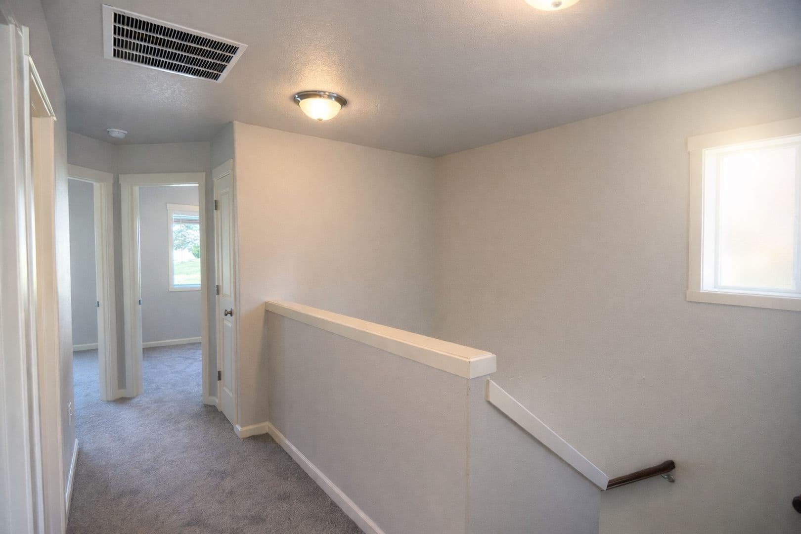 Kalama Apartment: 205 Cloverdale Rd