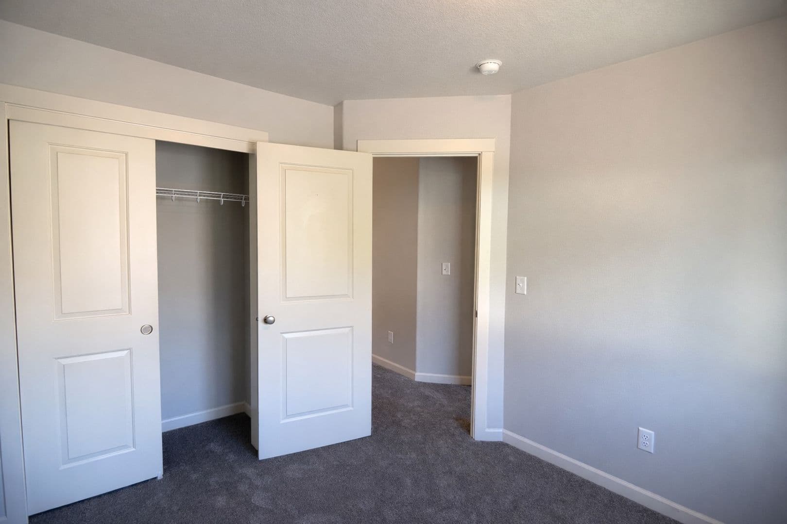 Kalama Apartment: 205 Cloverdale Rd