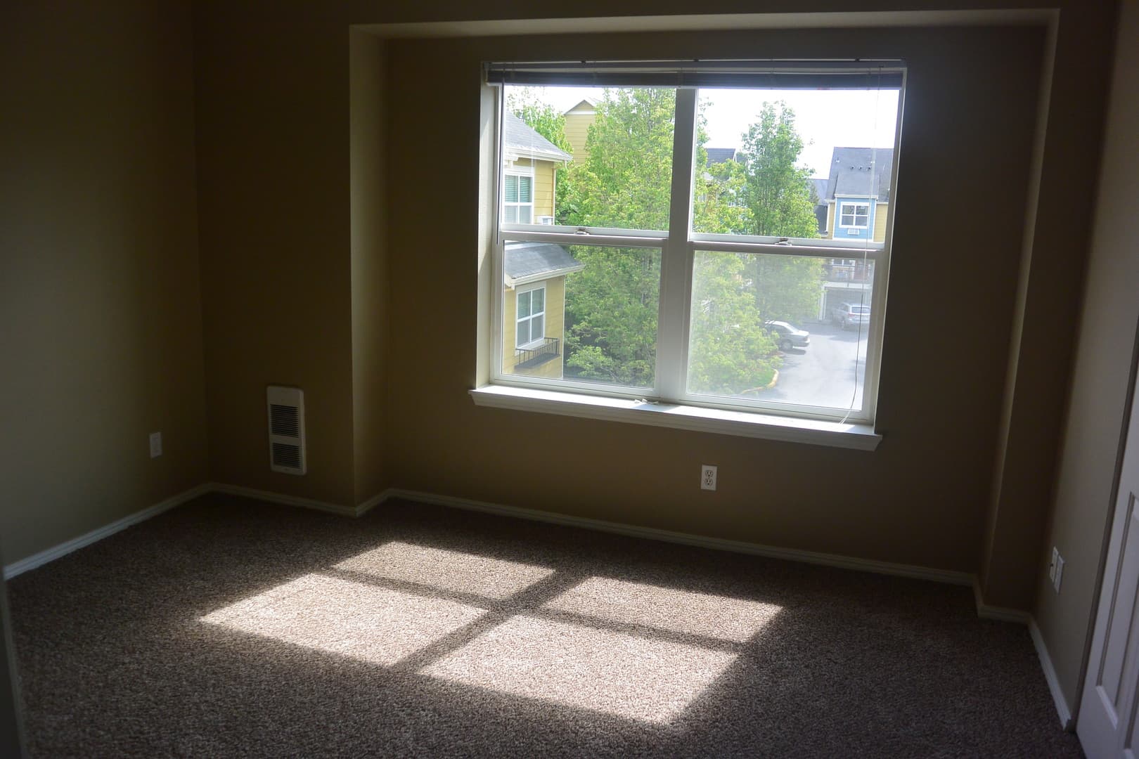 Vancouver House: 714 SE Fairwinds Lp