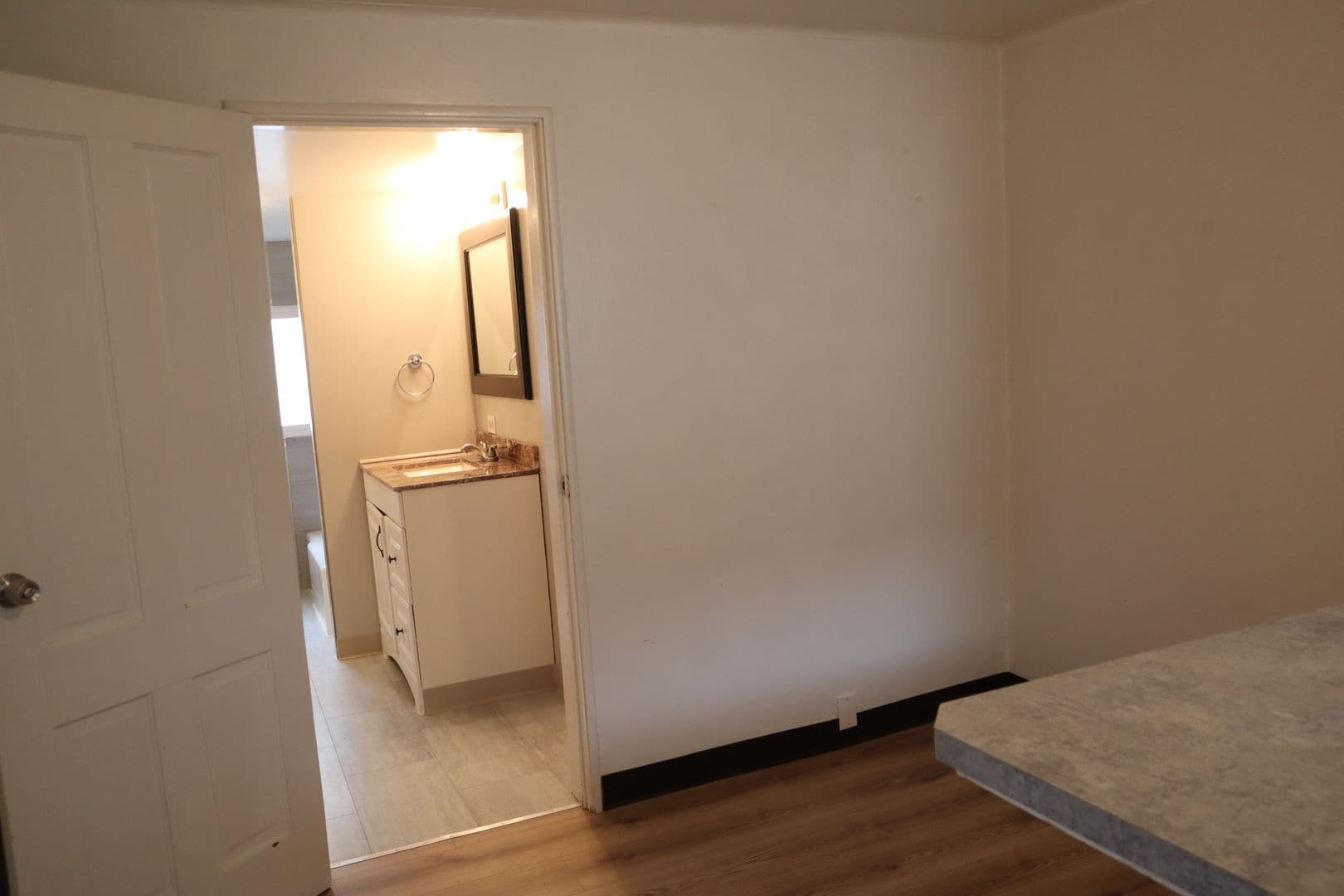 Vancouver Apartment: 401 E 28th St.