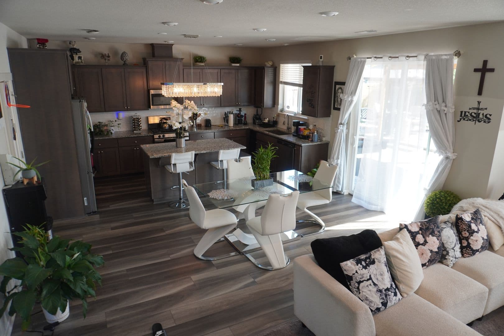 Ridgefield House: 4201 S Willow Dr