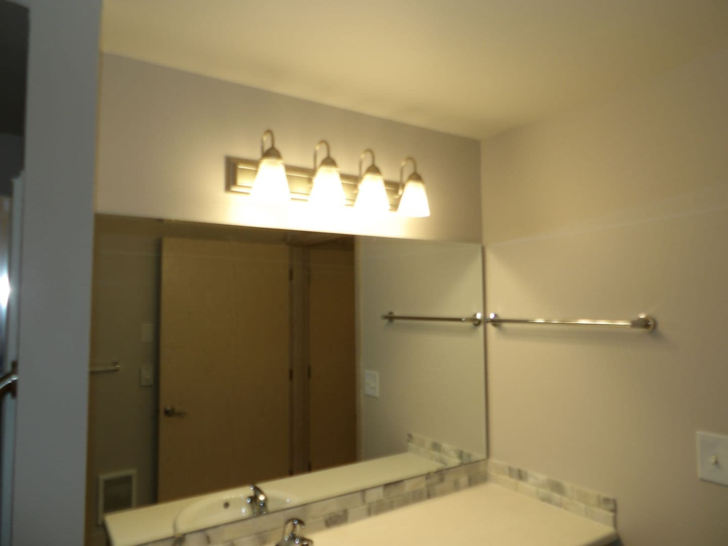 Ridgefield Apartment: 2019 NE 179th St