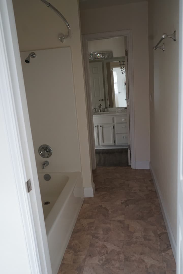 Vancouver House: 13617 SE 36th St