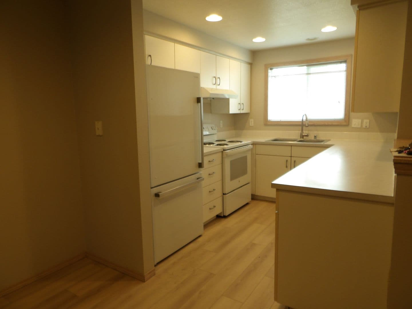 Ridgefield Apartment: 2019 NE 179th St
