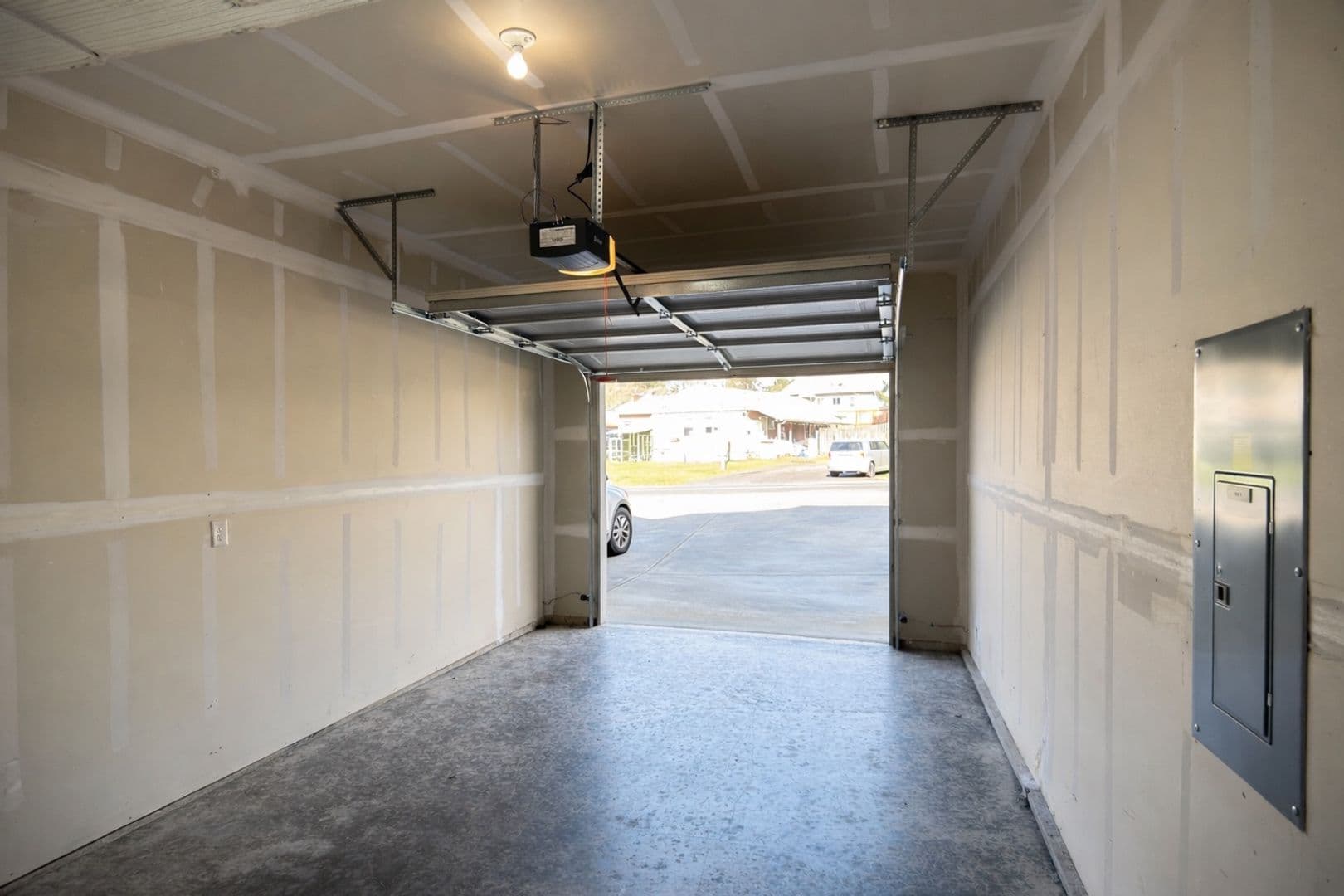 Kalama Apartment: 205 Cloverdale Rd