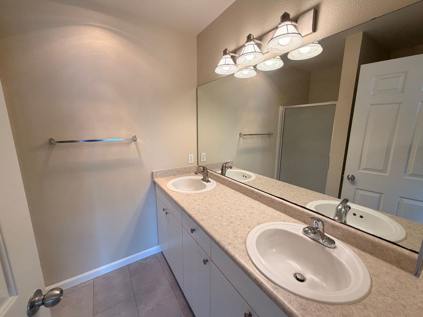 Vancouver House: 714 SE Fairwinds Lp