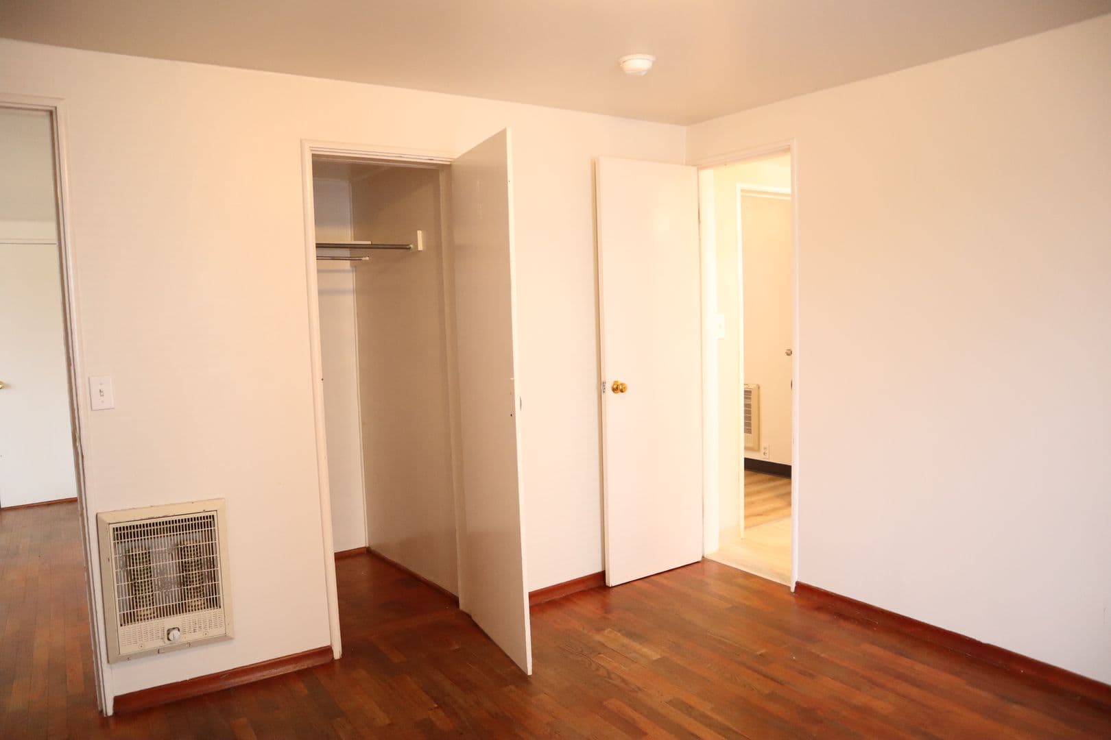 Vancouver Apartment: 401 E 28th St.