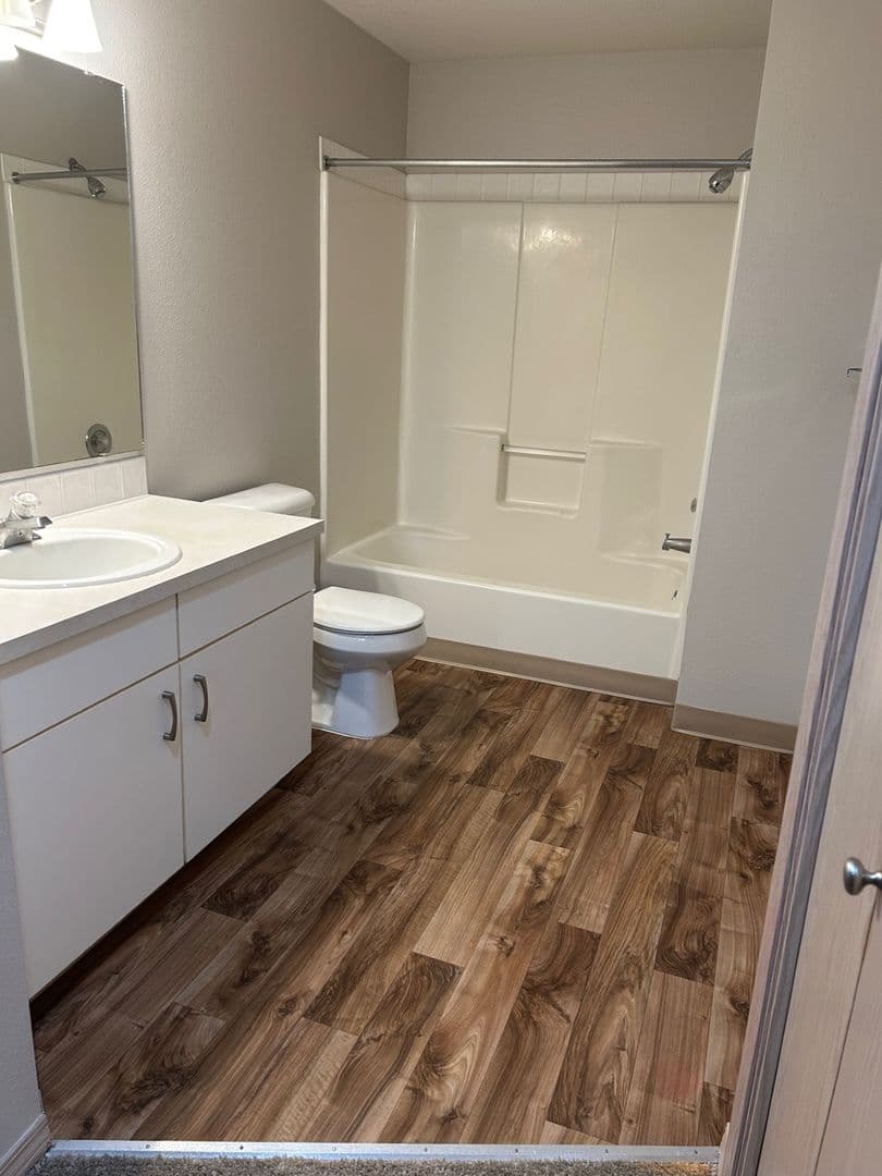 Ridgefield Apartment: 2019 NE 179th St