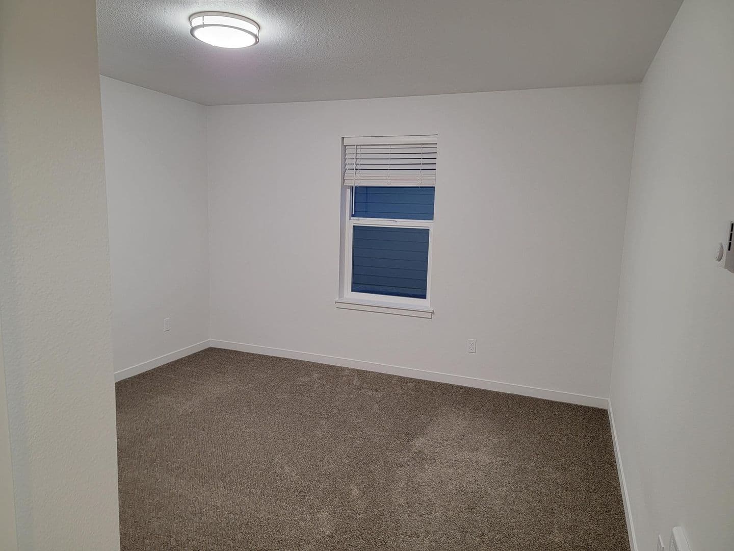 Winlock House: 604 Roundtree Blvd