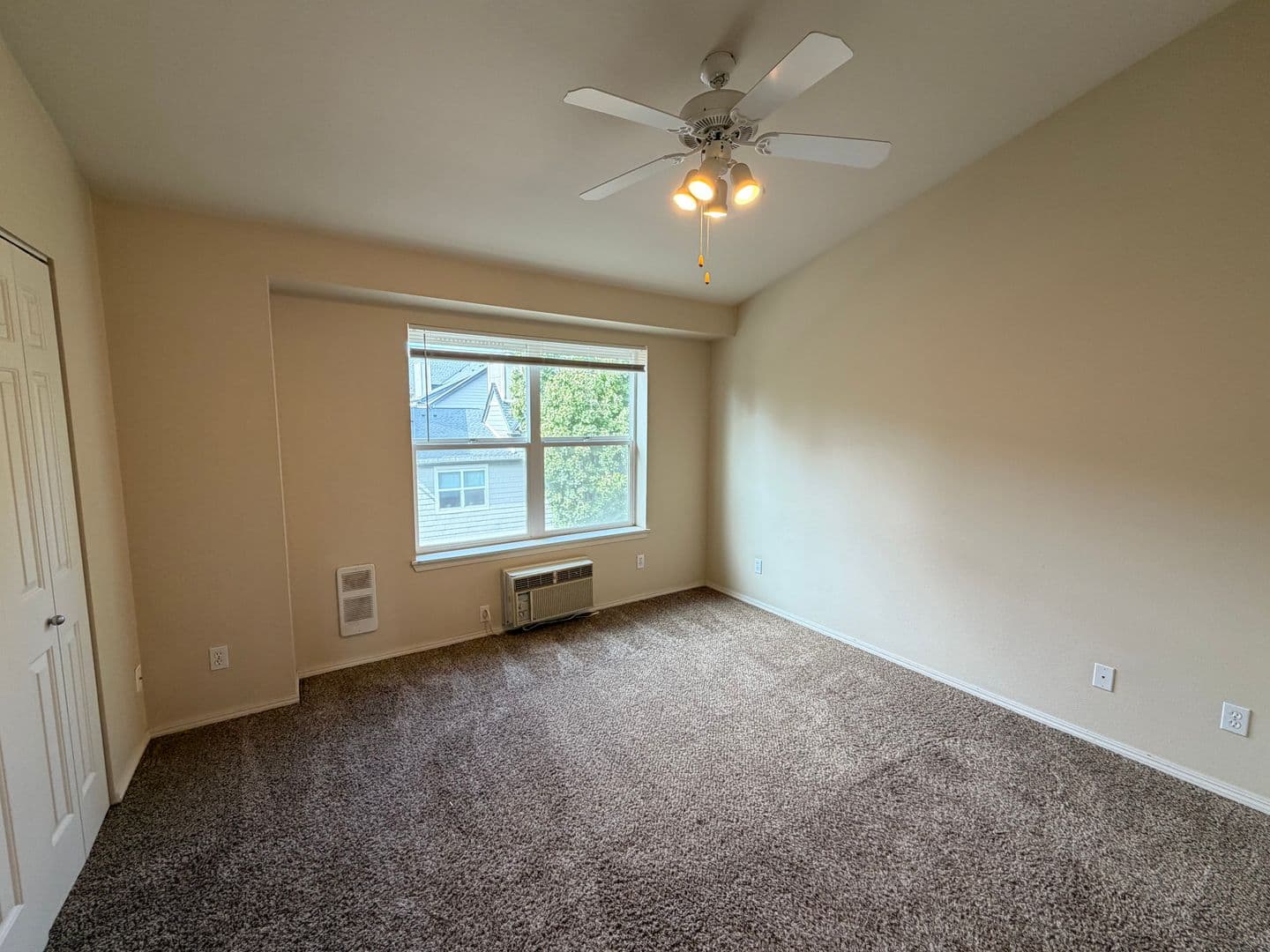 Vancouver House: 714 SE Fairwinds Lp