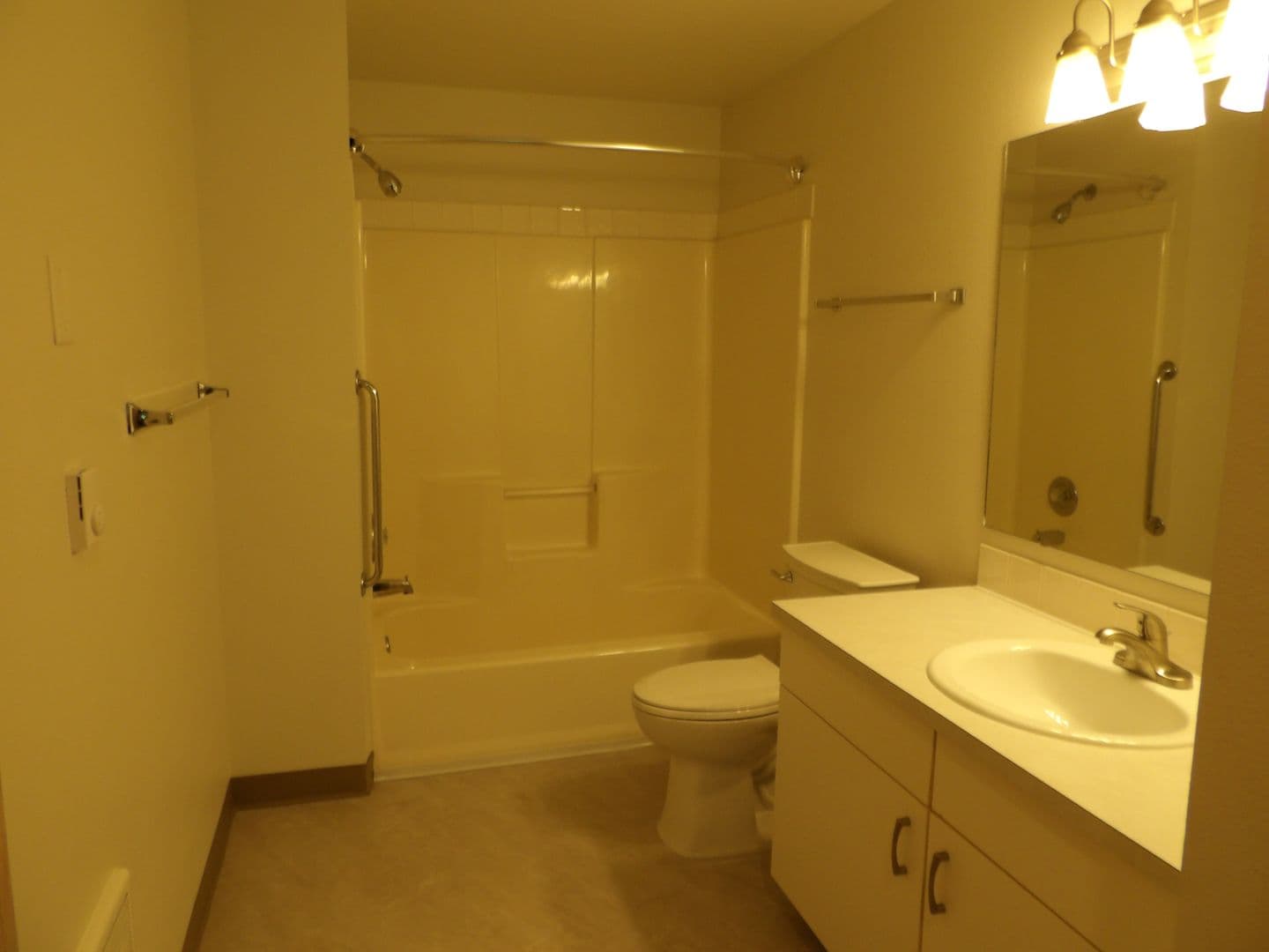Ridgefield Apartment: 2019 NE 179th St