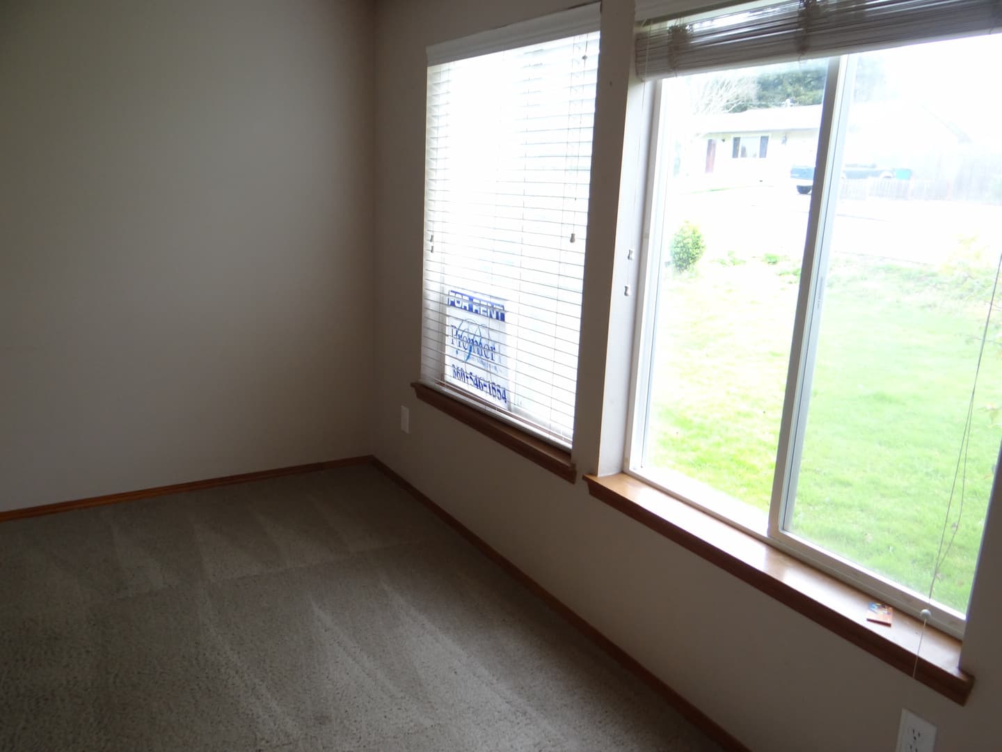 La Center House: 620 E Elm Ave