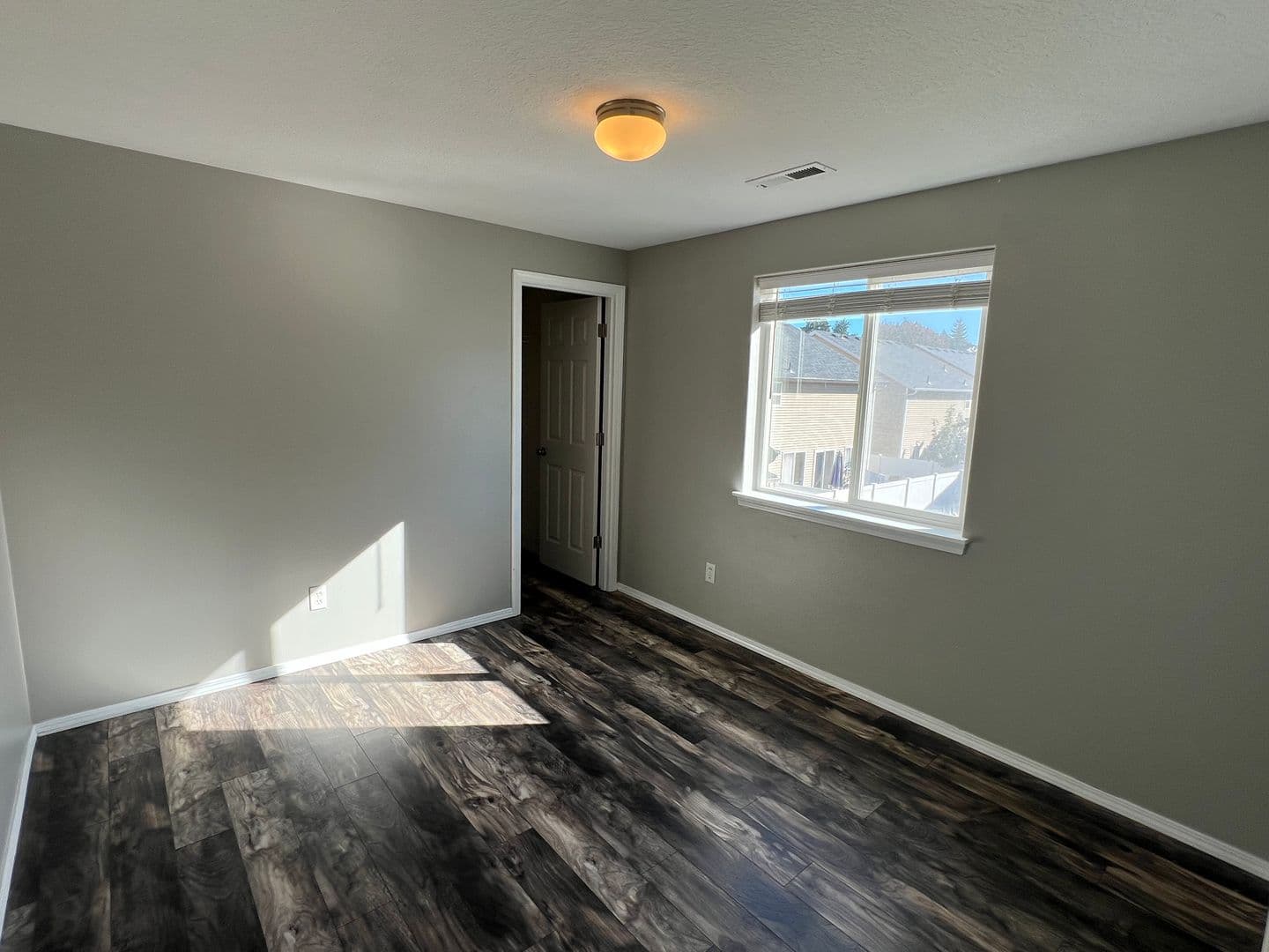 Vancouver House: 2715 NE 125th Ct