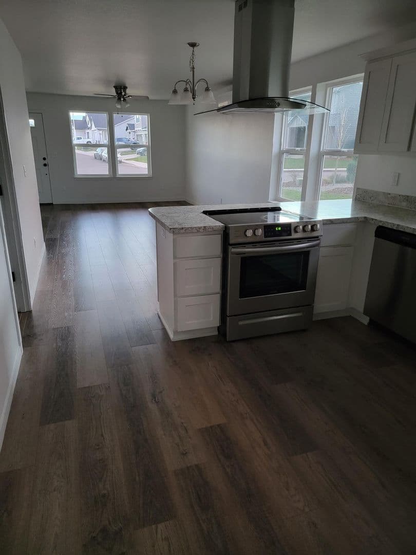 Winlock House: 604 Roundtree Blvd