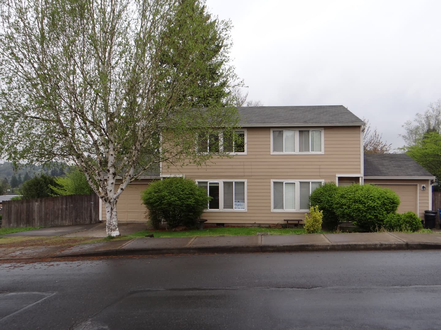 La Center House: 620 E Elm Ave