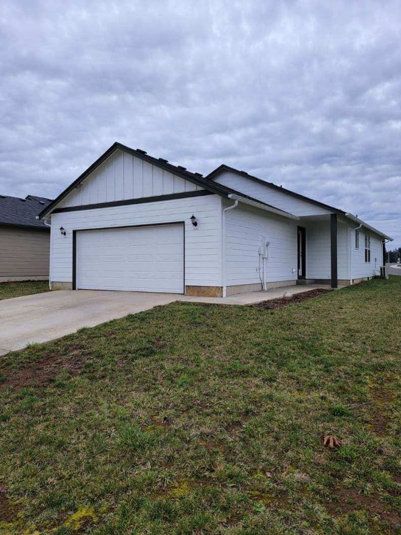 Winlock House: 604 Roundtree Blvd