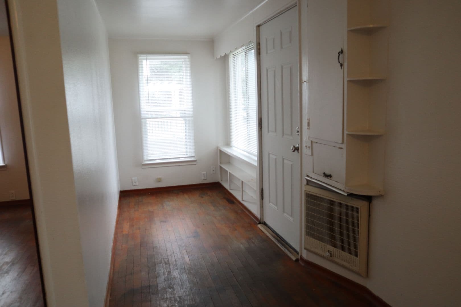 Vancouver Apartment: 401 E 28th St.