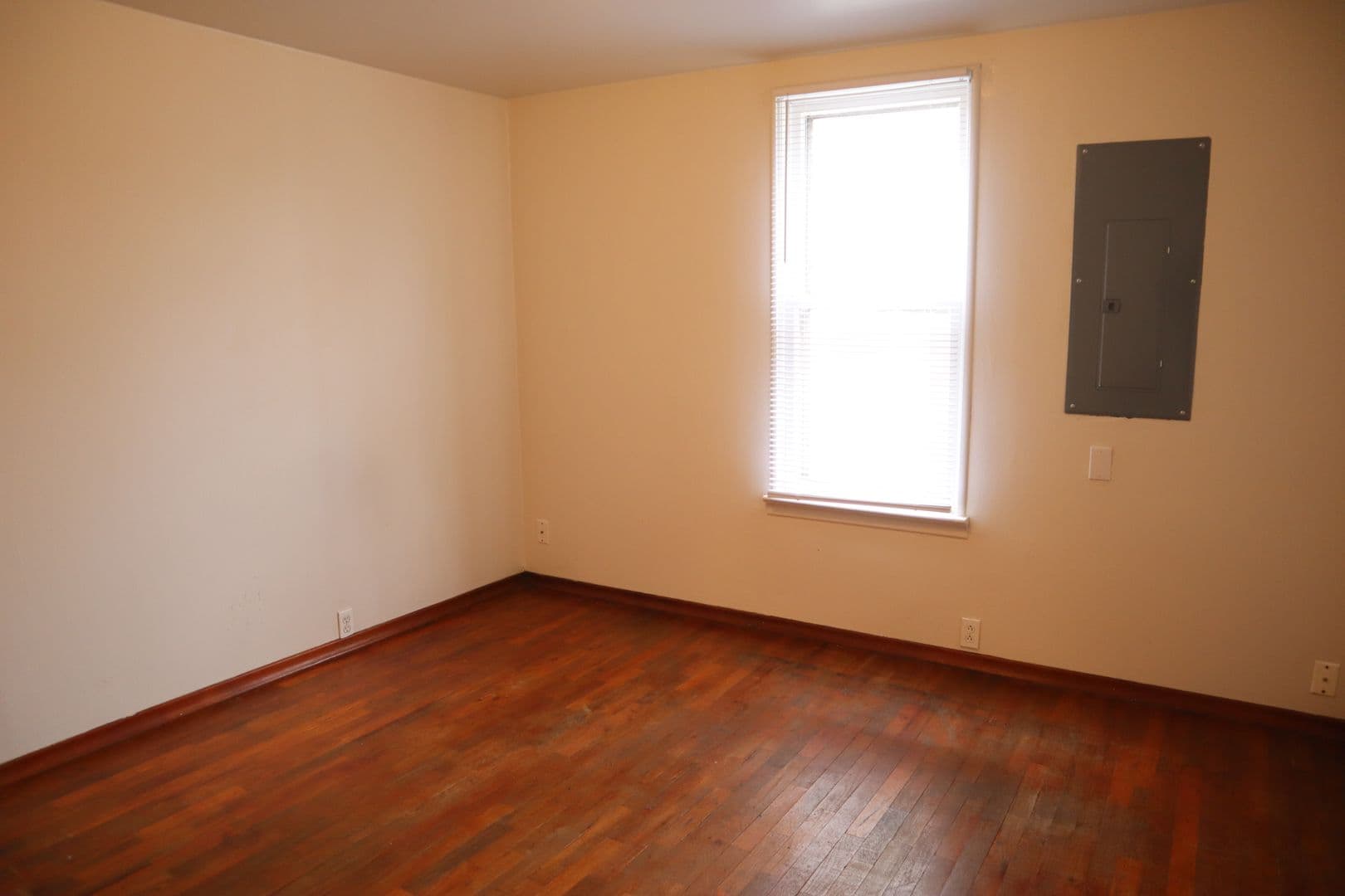 Vancouver Apartment: 401 E 28th St.