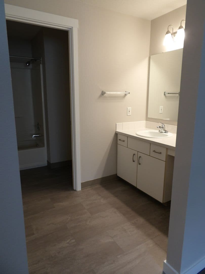Ridgefield Apartment: 2019 NE 179th St