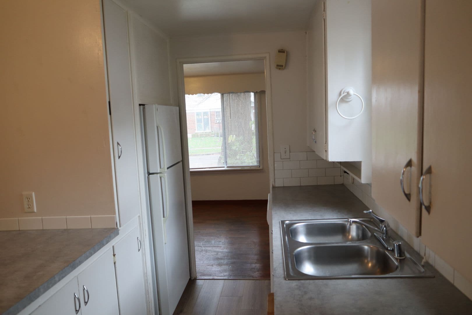 Vancouver Apartment: 401 E 28th St.