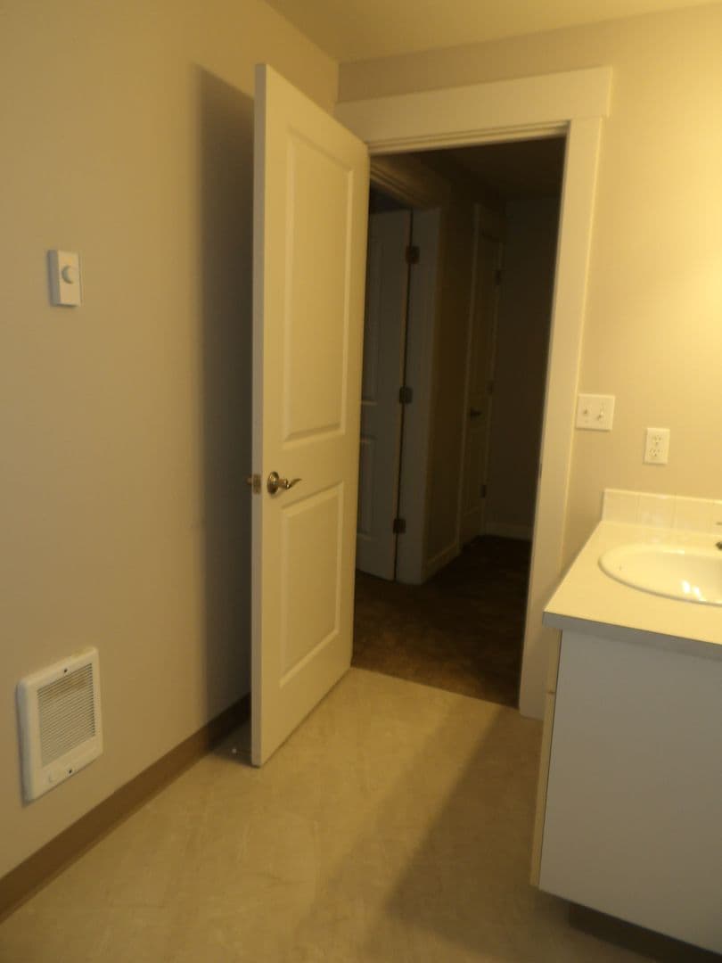 Ridgefield Apartment: 2019 NE 179th St