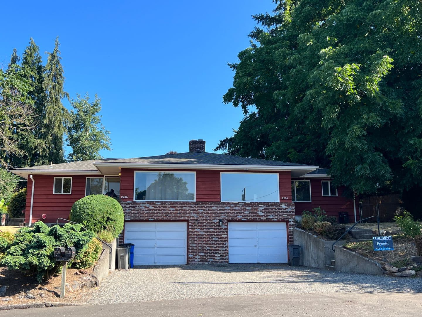 Vancouver Apartment: 2206 E 17th St