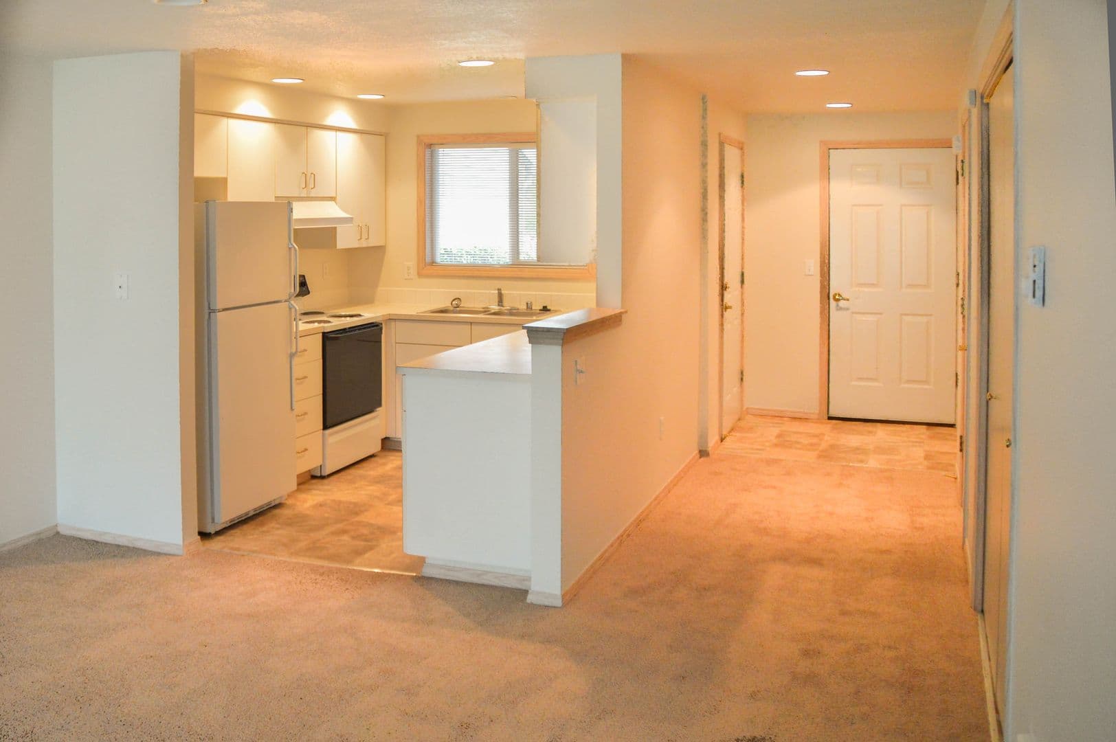 Ridgefield Apartment: 2019 NE 179th St