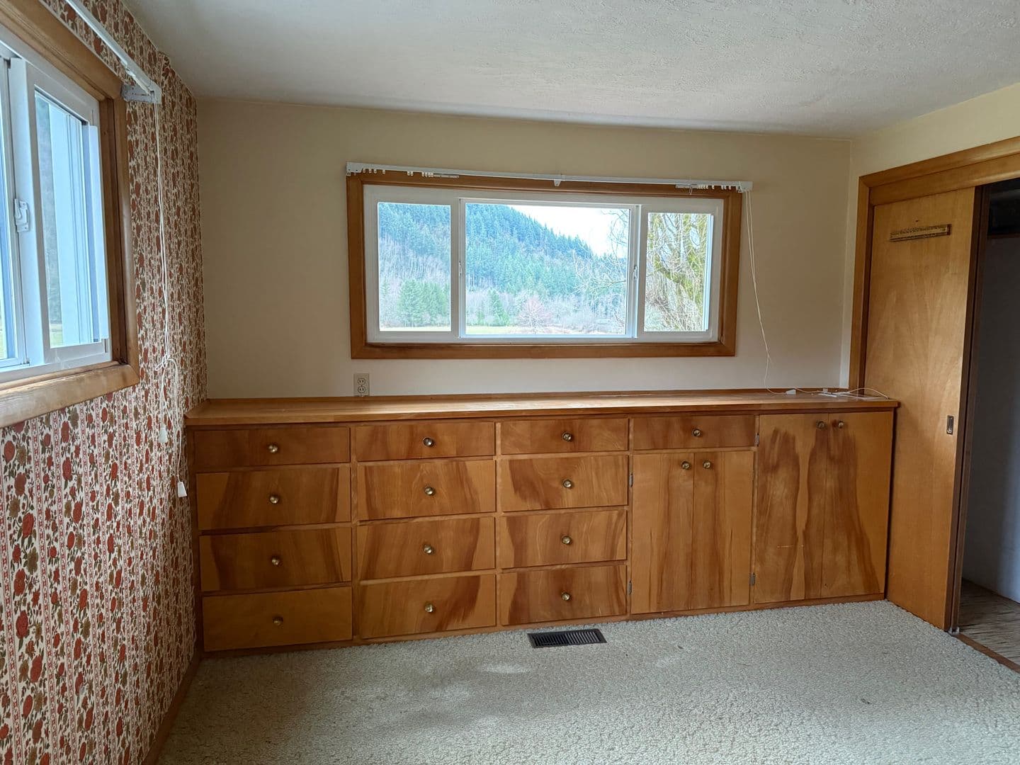 Amboy House: 44805 NE Yale Bridge Rd