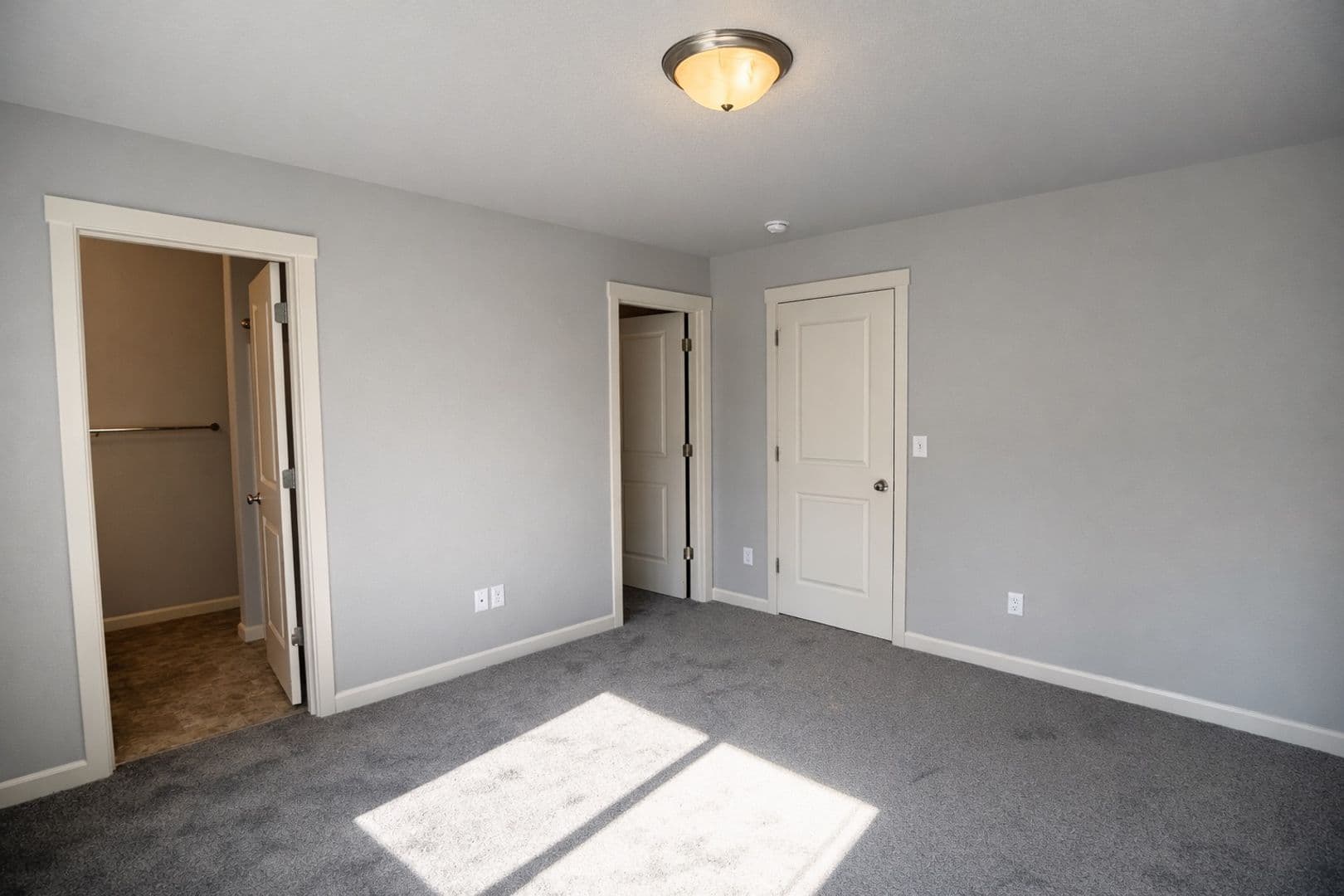Kalama Apartment: 205 Cloverdale Rd