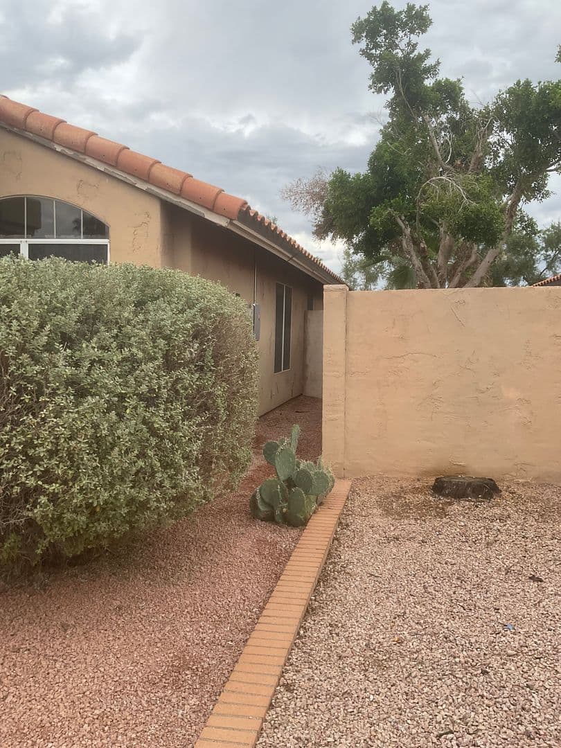 Gilbert House: 380 W Smoke Tree Rd