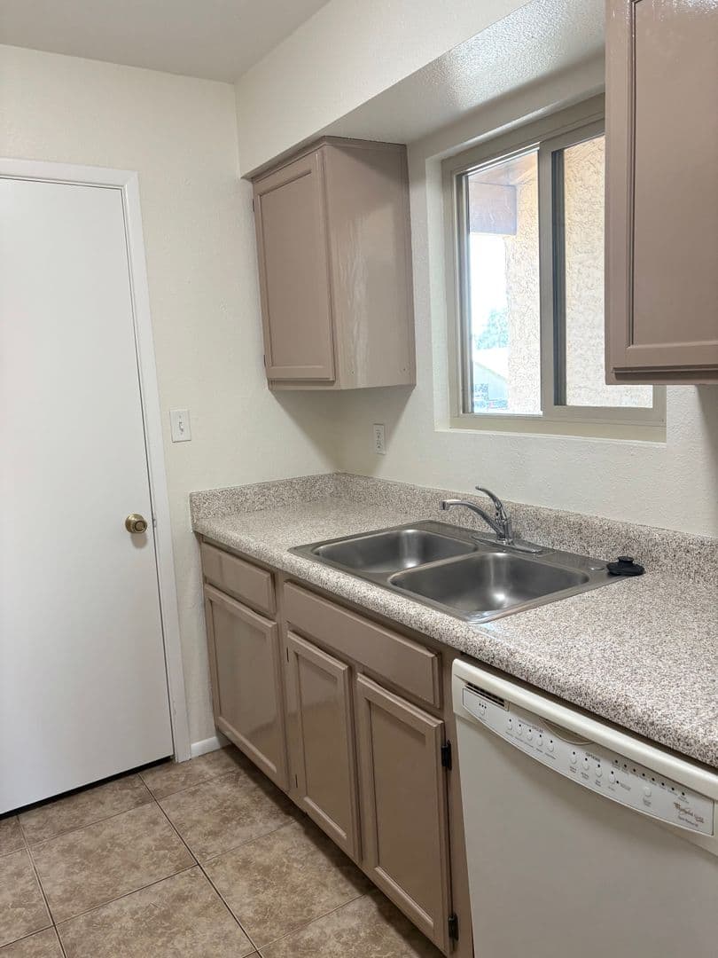 Mesa Condo: 2220 W Dora Street #225