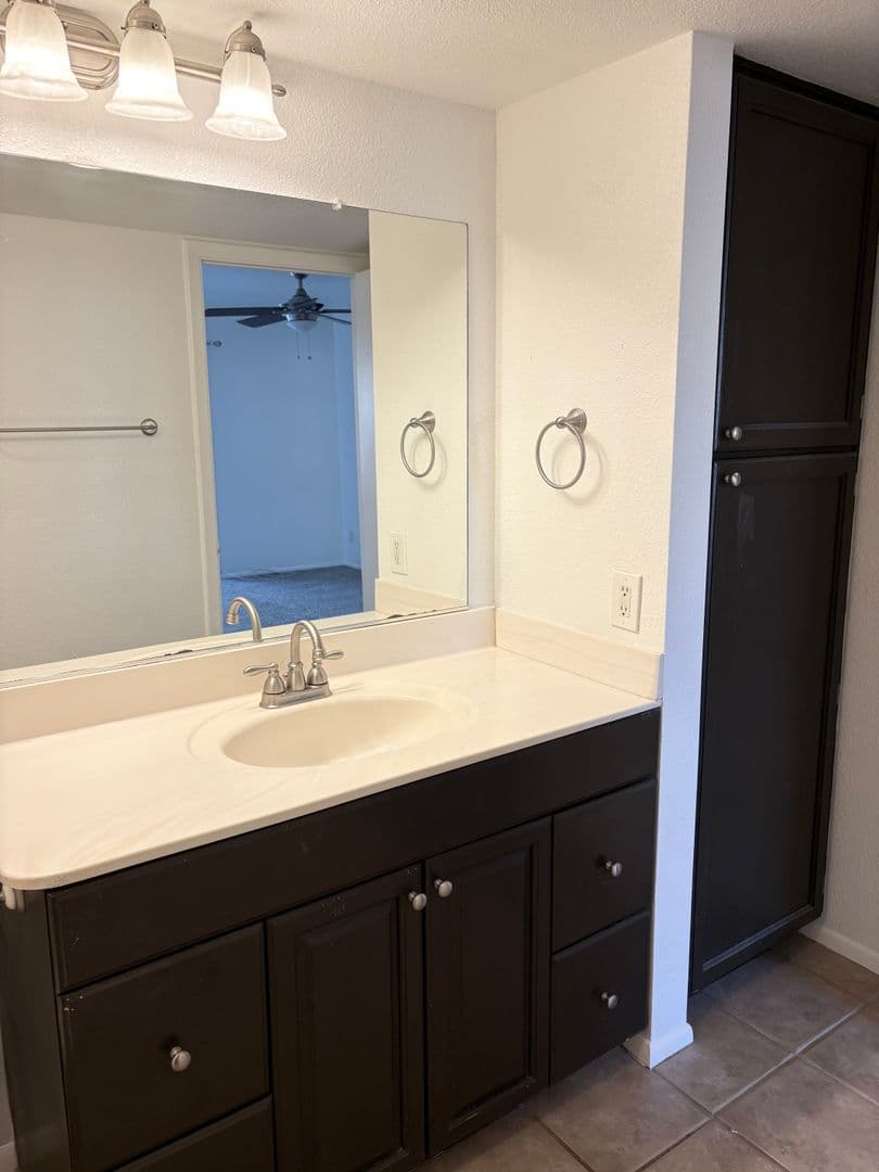 Mesa Condo: 1432 W Emerald Ave #738