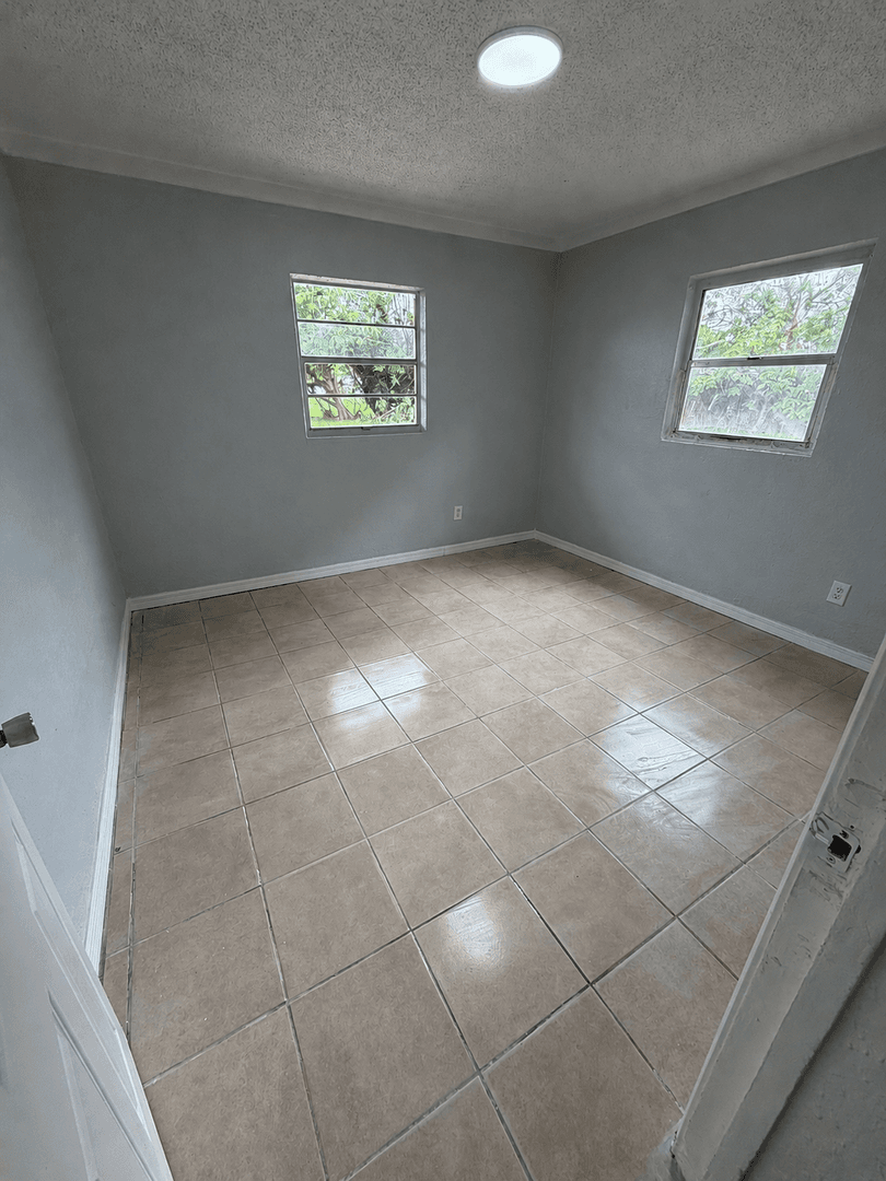 Winter Haven House: 2371 Edwin Street NE