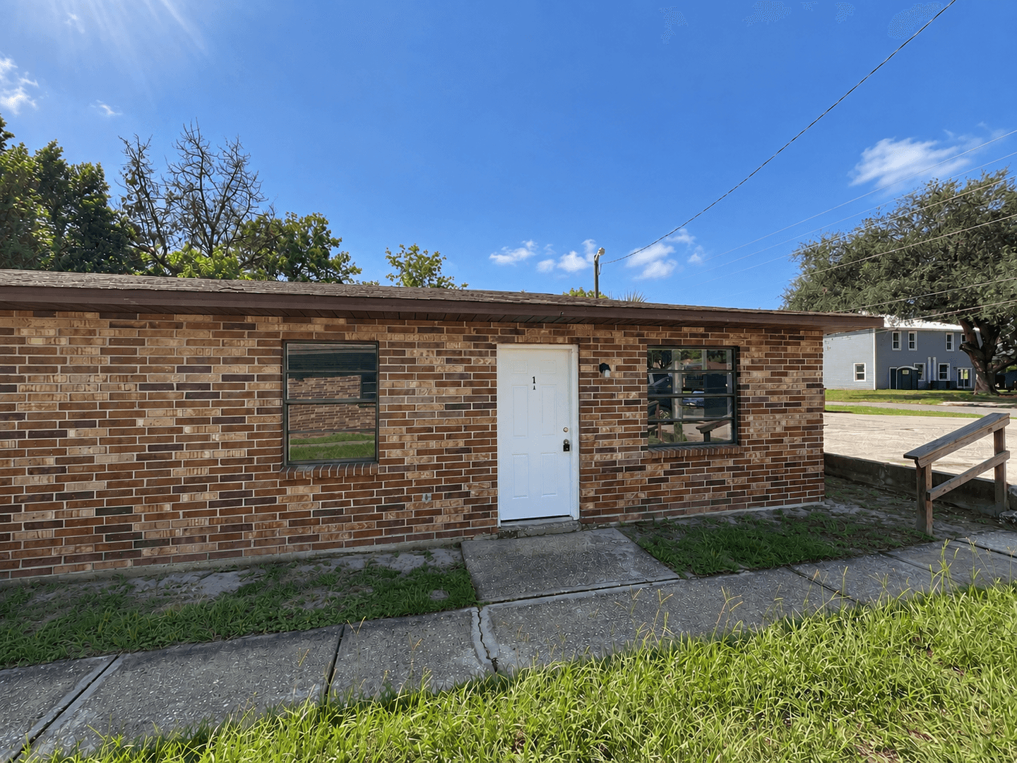 Lakeland Apartment: 911 N Iowa Ave