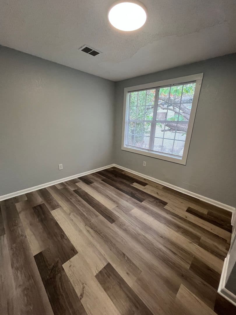 Lakeland House: 1137 Edith Ave