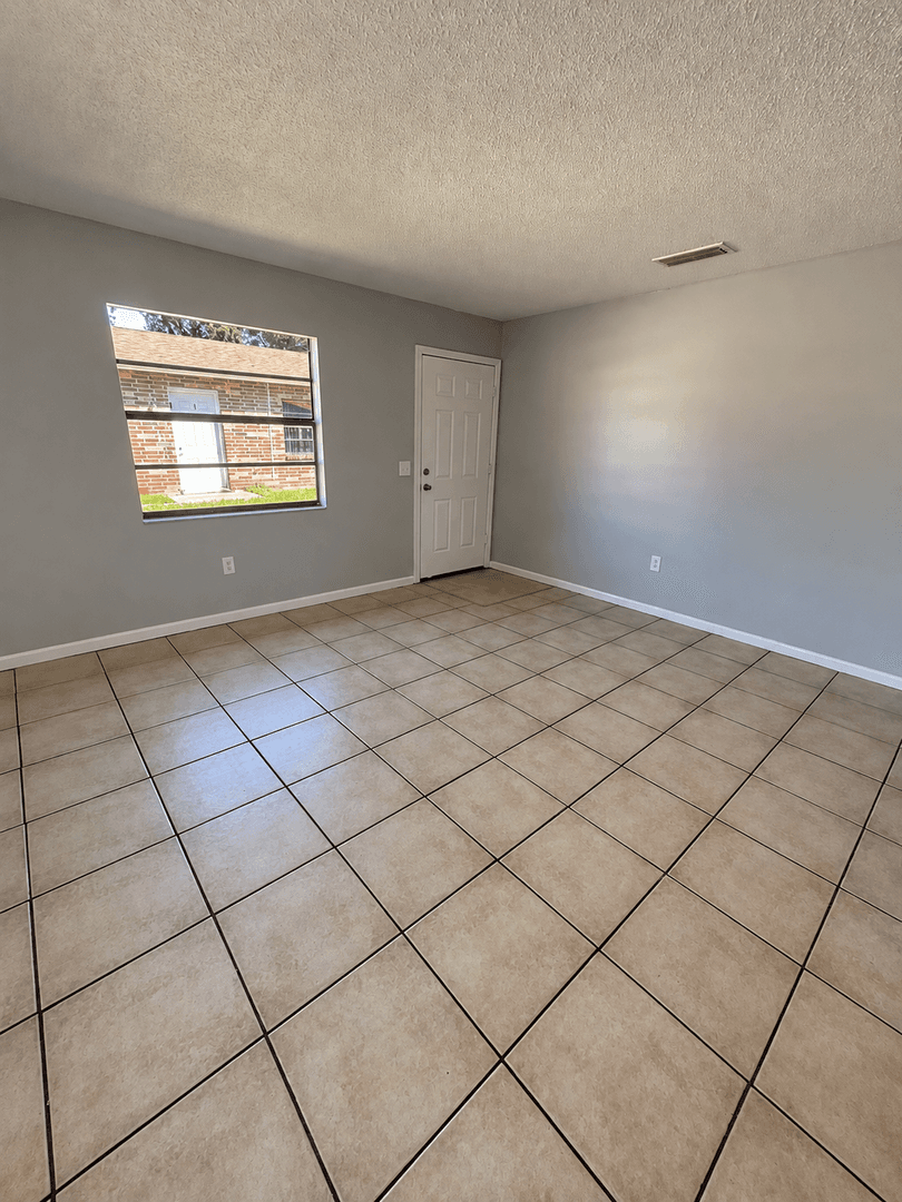 Lakeland Apartment: 911 N Iowa Ave