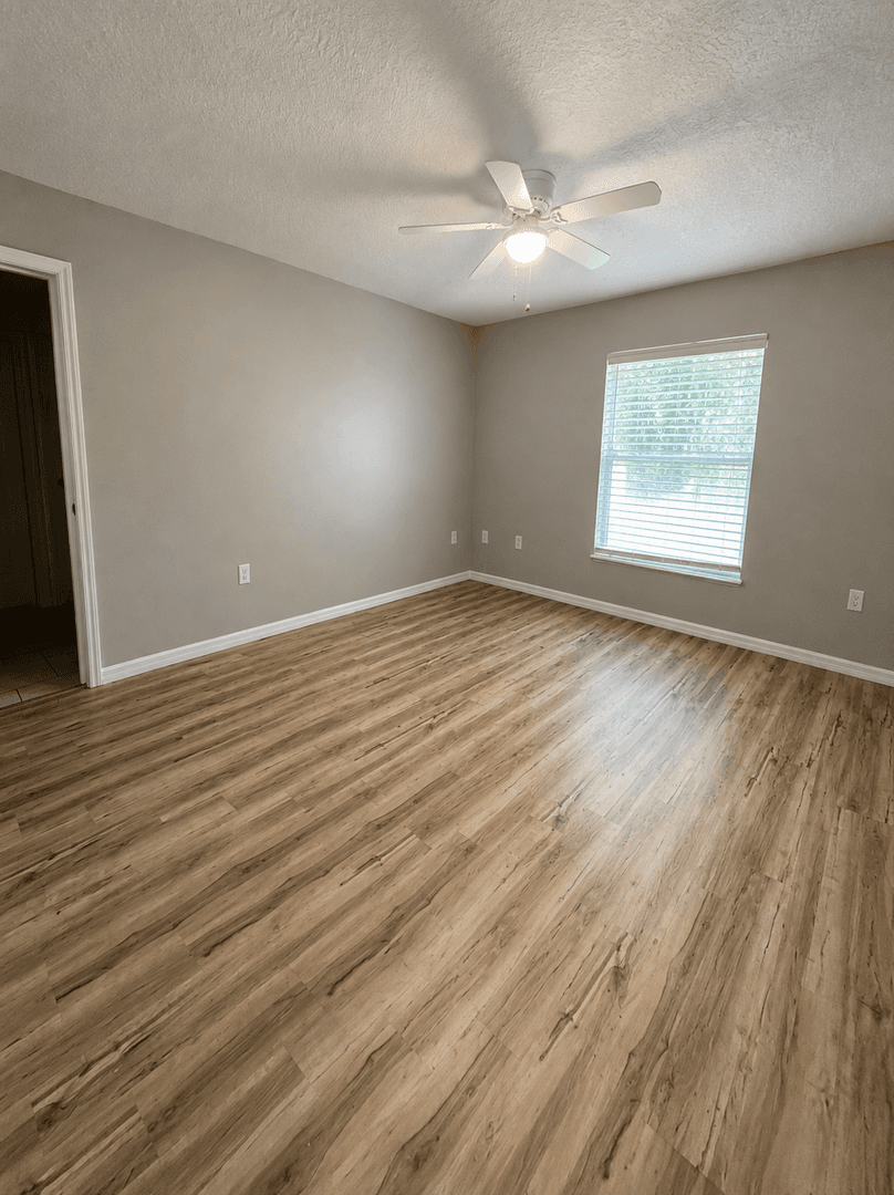 Weeki Wachee House: 12053 Centralia Road