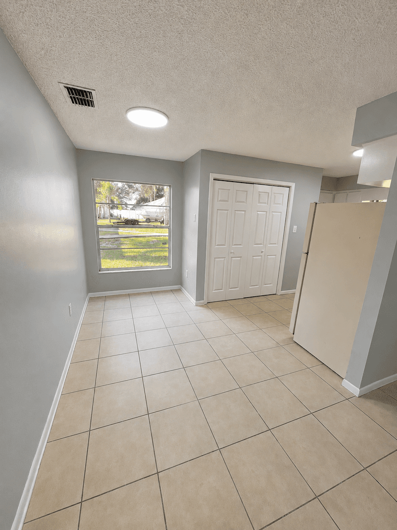 Lakeland Apartment: Pineville Ln