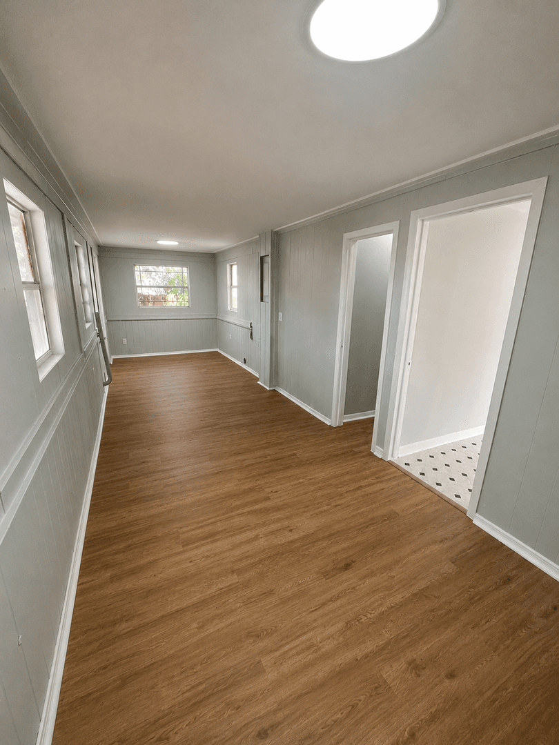 Lakeland House: 837 Lafayette Lane