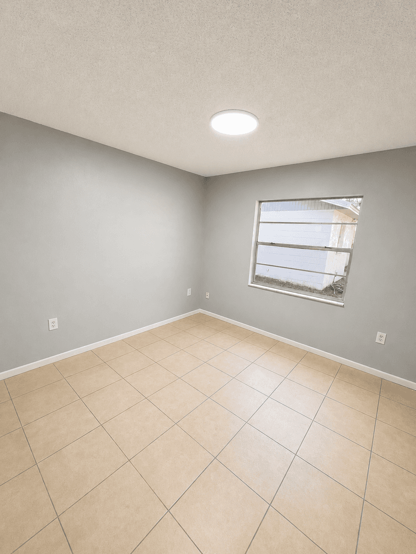 Lakeland Apartment: Pineville Ln