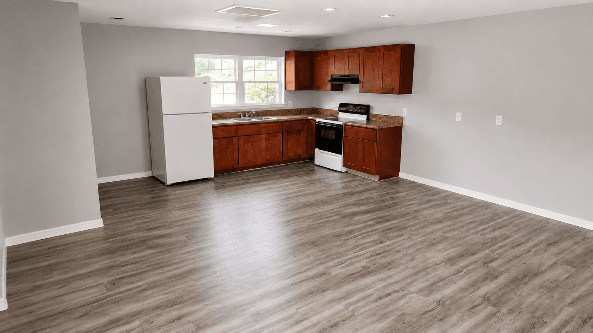 Dade City House: 15829 US Hwy 301