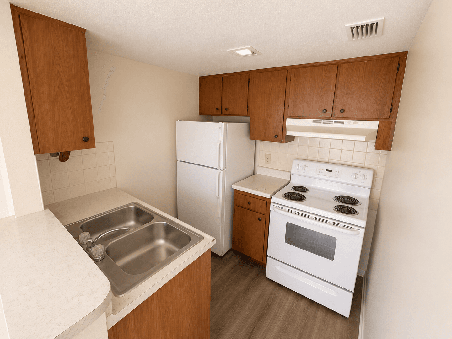 Zephyrhills Apartment: 38010 14th Ave
