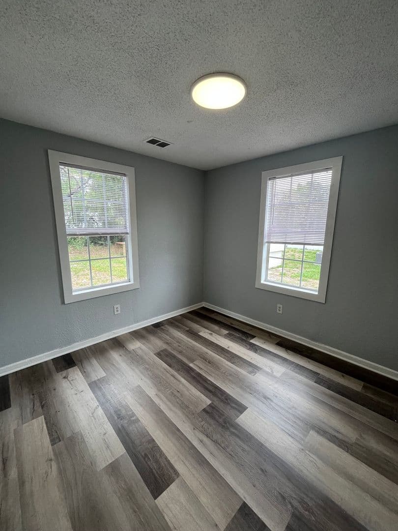 Lakeland House: 1137 Edith Ave