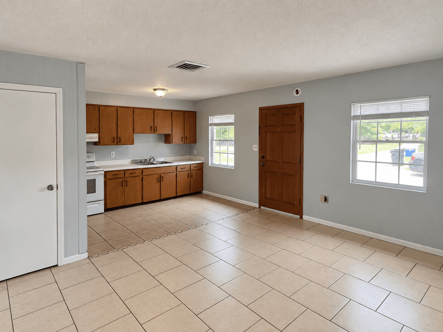 Lakeland Apartment: 1885 Crystal Lake Dr N