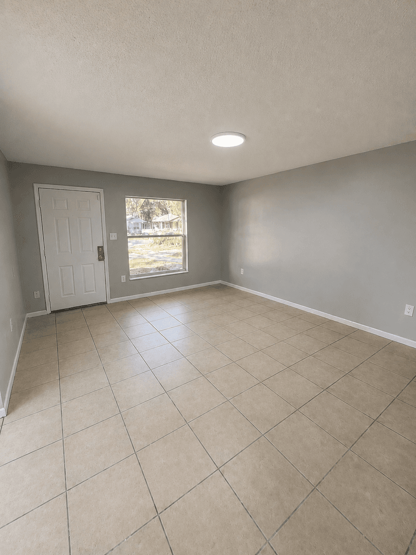 Lakeland Apartment: Pineville Ln