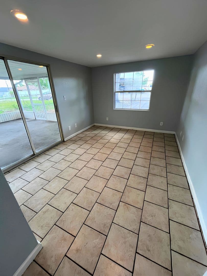 Lakeland House: 1020 Pisgah Place