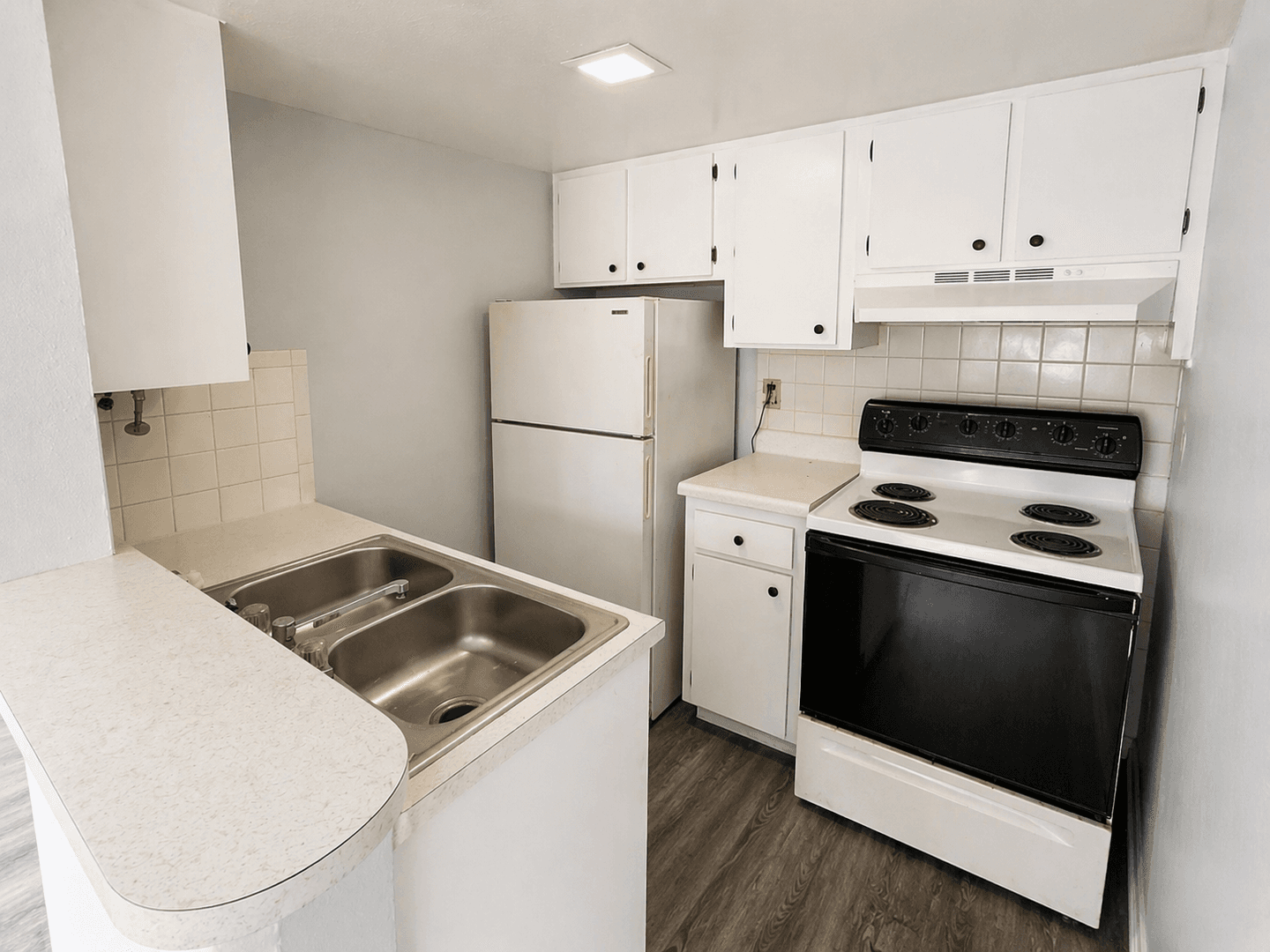 Zephyrhills Apartment: 38010 14th Ave